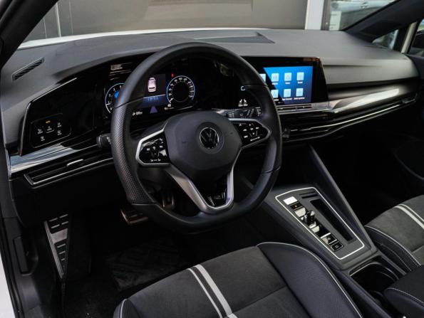 Volkswagen Golf VIII с пробегом 2022 года, цена 2 779 000 рублей, 33269 км, хэтчбек, Автокод Объявления