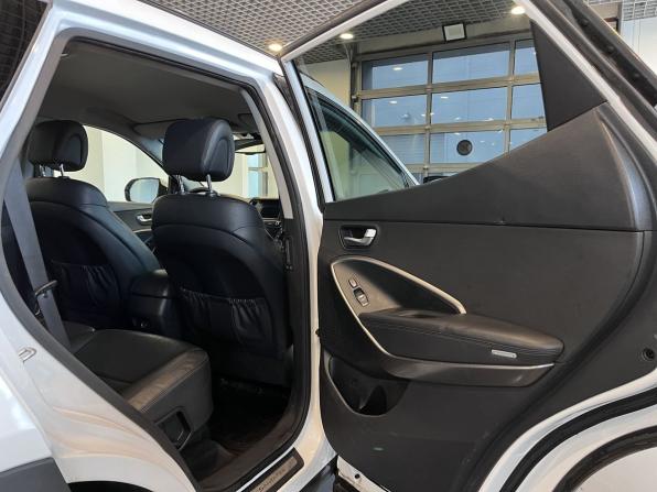 Hyundai Santa Fe III Рестайлинг с пробегом 2017 года, цена 2 400 000 рублей, 198307 км, внедорожник, Автокод Объявления
