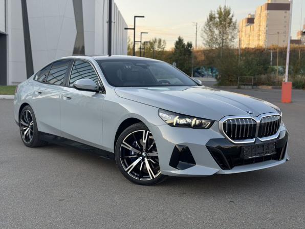 BMW 5 серии VIII (G60/G61/G68) с пробегом 2025 года, цена 8 400 000 рублей, 5854 км, седан, Автокод Объявления