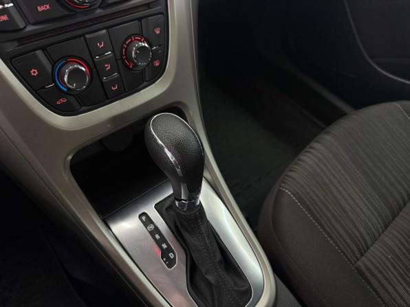 Opel Astra J Рестайлинг с пробегом 2012 года, цена 789 000 рублей, 172000 км, хэтчбек, Автокод Объявления