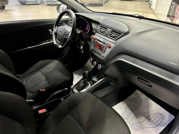 Kia Rio III Рестайлинг с пробегом 2017 года, цена 830 000 рублей, 102653 км, хэтчбек, Автокод Объявления