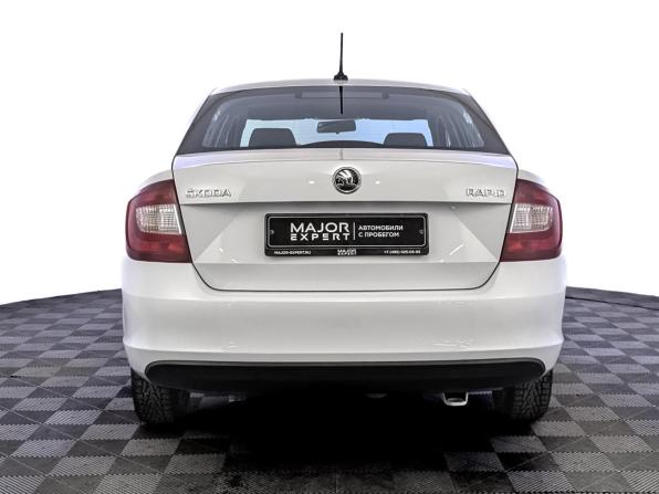 Skoda Rapid I Рестайлинг с пробегом 2018 года, цена 900 000 рублей, 178924 км, лифтбек, Автокод Объявления