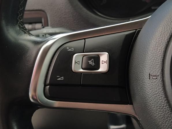 Volkswagen Polo V Рестайлинг с пробегом 2018 года, цена 1 290 000 рублей, 158407 км, седан, Автокод Объявления