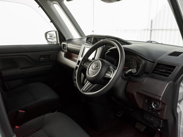 Toyota Roomy I с пробегом 2018 года, цена 900 000 рублей, 141557 км, минивэн, Автокод Объявления