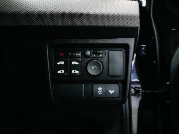 Honda Freed I Рестайлинг с пробегом 2011 года, цена 956 000 рублей, 147893 км, компактвэн, Автокод Объявления