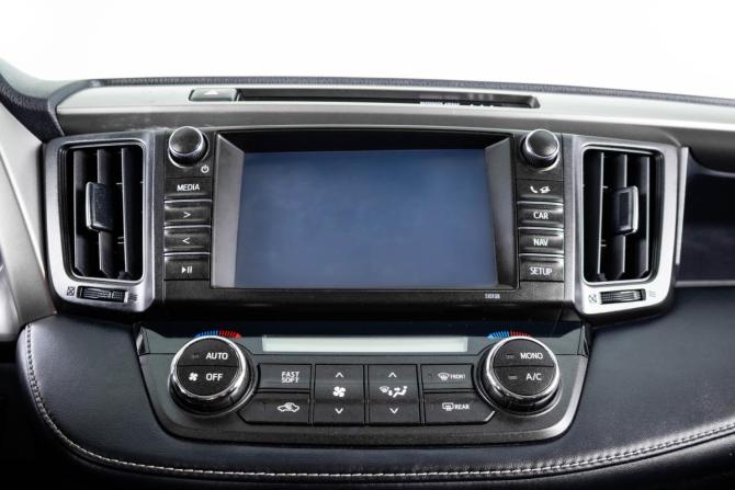 Toyota RAV4 IV (XA40) Рестайлинг с пробегом 2017 года, цена 2 159 000 рублей, 210000 км, внедорожник, Автокод Объявления