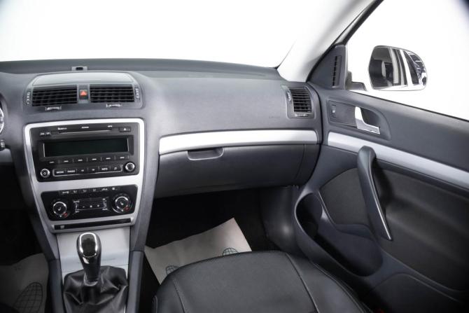 Skoda Octavia II (A5) Рестайлинг с пробегом 2013 года, цена 899 000 рублей, 281000 км, лифтбек, Автокод Объявления