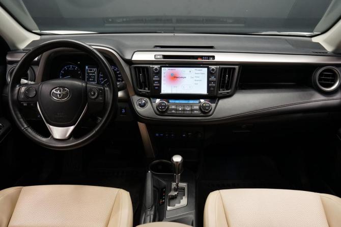 Toyota RAV4 IV (XA40) Рестайлинг с пробегом 2018 года, цена 2 547 000 рублей, 198000 км, внедорожник, Автокод Объявления