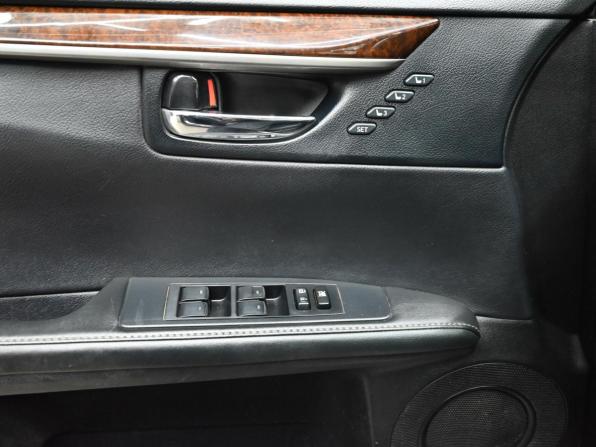 Lexus ES VI с пробегом 2013 года, цена 2 250 000 рублей, 265029 км, седан, Автокод Объявления