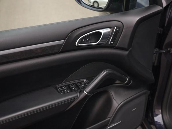 Porsche Cayenne II Рестайлинг (958) с пробегом 2017 года, цена 4 899 000 рублей, 146608 км, внедорожник, Автокод Объявления