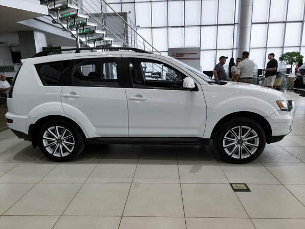 Mitsubishi Outlander II Рестайлинг с пробегом 2011 года, цена 920 000 рублей, 247186 км, внедорожник, Автокод Объявления