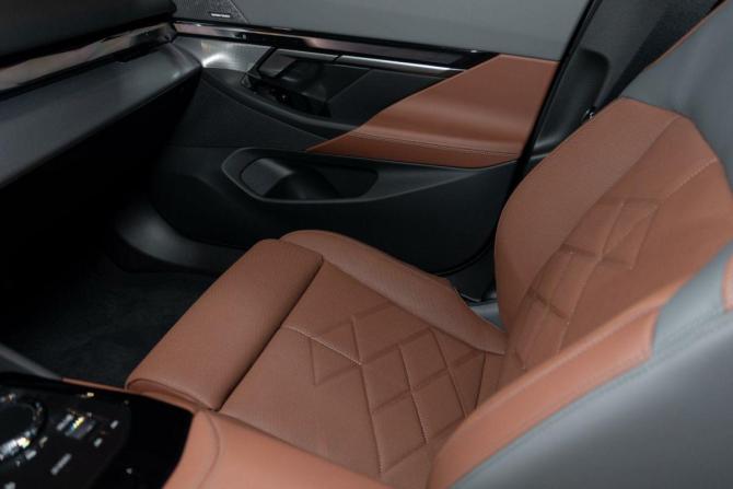 Новый BMW 5 серии VIII (G60/G61/G68) 2025 года, цена 11 341 900 рублей, седан, Автокод Объявления
