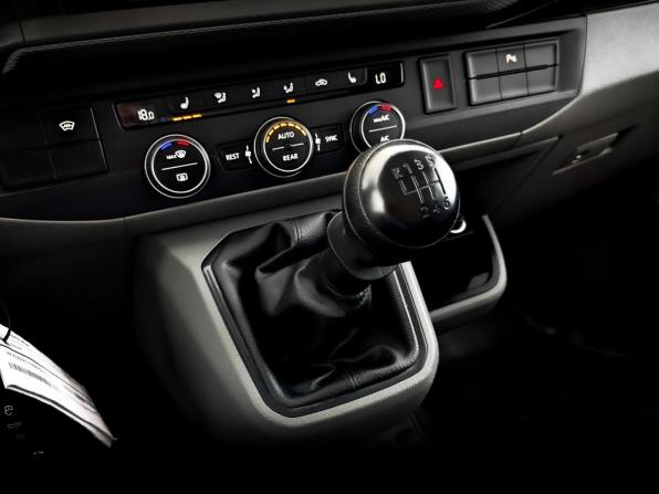 Volkswagen Caravelle T6 Рестайлинг с пробегом 2021 года, цена 4 320 000 рублей, 62925 км, минивэн, Автокод Объявления