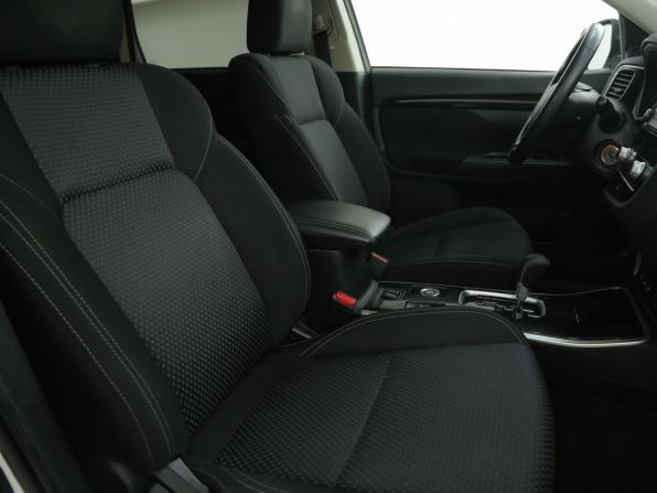 Mitsubishi Outlander III Рестайлинг 3 с пробегом 2022 года, цена 2 257 000 рублей, 77989 км, внедорожник, Автокод Объявления