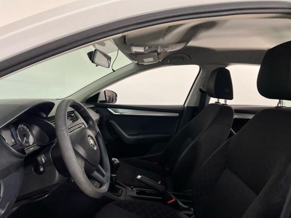 Skoda Octavia III (A7) Рестайлинг с пробегом 2018 года, цена 1 599 000 рублей, 117000 км, лифтбек, Автокод Объявления