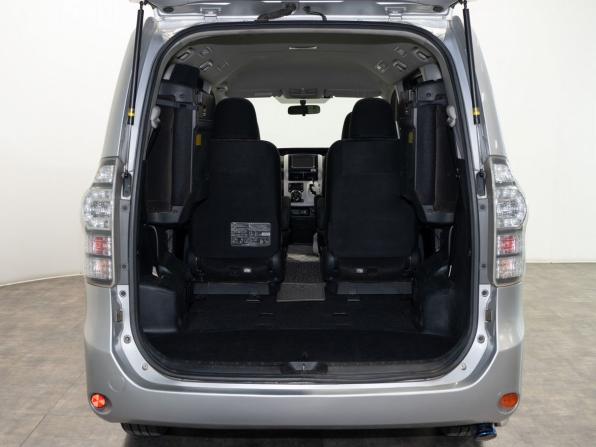 Toyota Voxy II (R70) Рестайлинг с пробегом 2012 года, цена 1 330 000 рублей, 244500 км, минивэн, Автокод Объявления