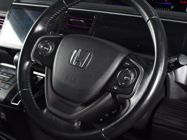 Honda Stepwgn V с пробегом 2016 года, цена 1 964 995 рублей, 81139 км, минивэн, Автокод Объявления