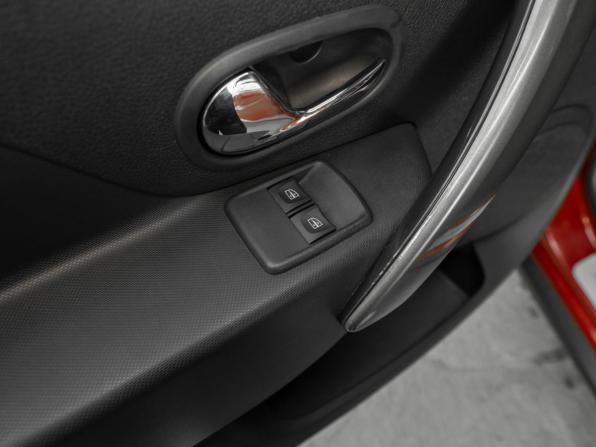 Renault Sandero II Рестайлинг с пробегом 2021 года, цена 1 375 000 рублей, 108200 км, хэтчбек, Автокод Объявления