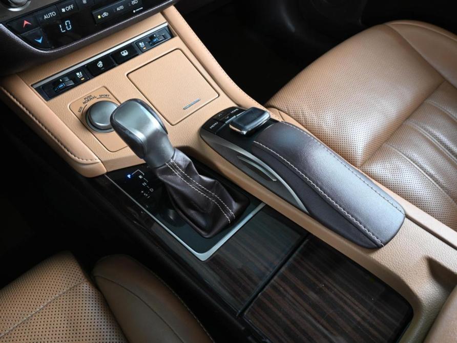 Lexus ES VI Рестайлинг Ростов-на-Дону  - изображение 17