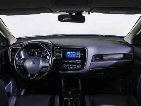 Mitsubishi Outlander III Рестайлинг 2 с пробегом 2015 года, цена 1 843 000 рублей, 75600 км, внедорожник, Автокод Объявления