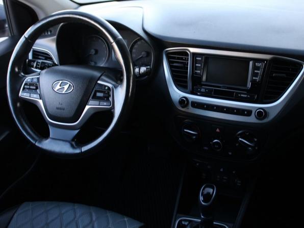 Hyundai Solaris II с пробегом 2017 года, цена 1 309 000 рублей, 85700 км, седан, Автокод Объявления