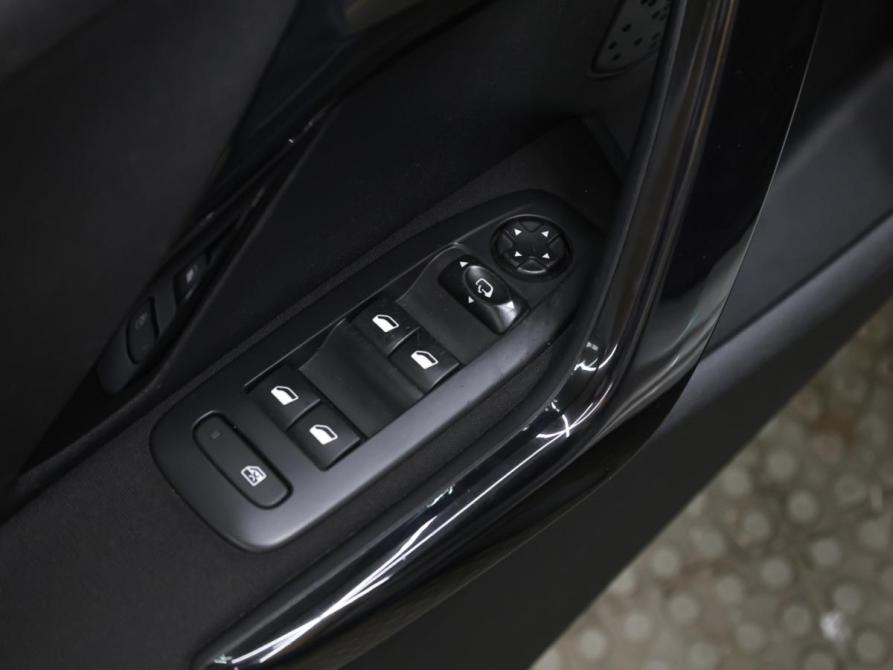 Peugeot 208 I Москва  - изображение 20