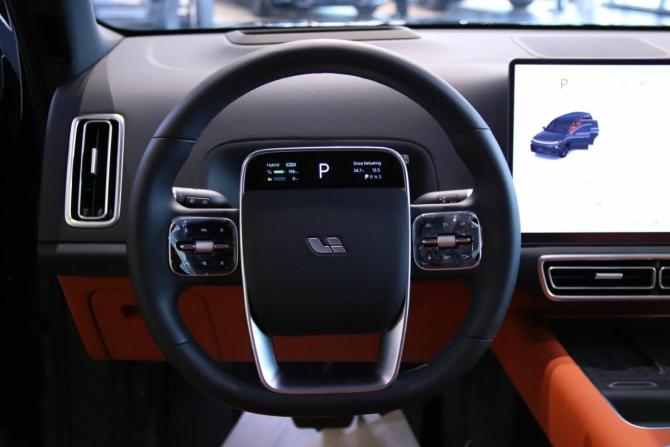 Новый Li Auto (Lixiang) L9 I Рестайлинг 2025 года, цена 11 990 000 рублей, внедорожник, Автокод Объявления