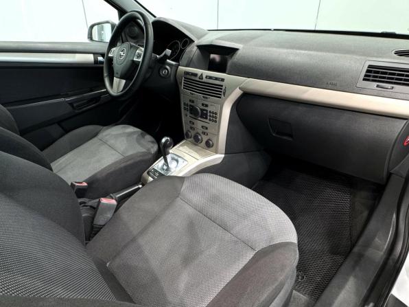 Opel Astra H Рестайлинг с пробегом 2008 года, цена 440 000 рублей, 265288 км, седан, Автокод Объявления