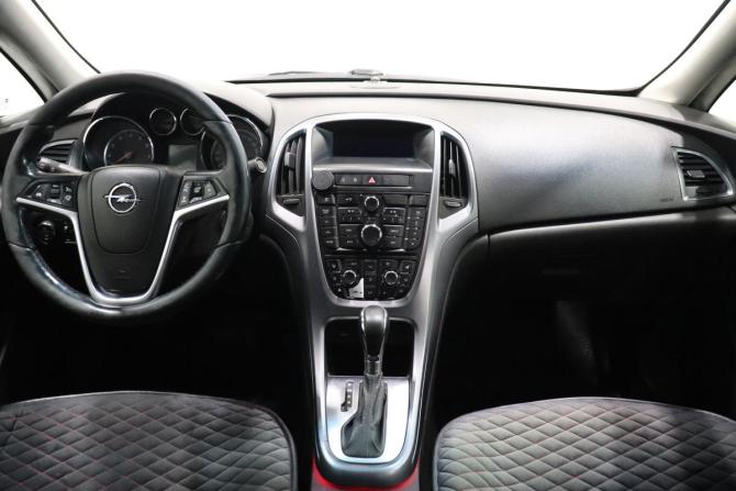 Opel Astra J Рестайлинг с пробегом 2013 года, цена 667 000 рублей, 209000 км, седан, Автокод Объявления