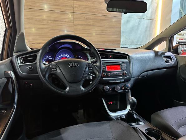 Kia Ceed II Рестайлинг с пробегом 2015 года, цена 955 000 рублей, 205183 км, хэтчбек, Автокод Объявления