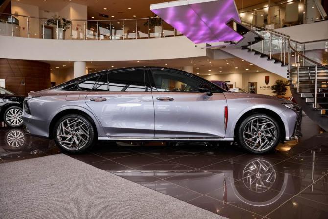 Новый Hongqi H6 2025 года, цена 4 560 000 рублей, лифтбек, Автокод Объявления