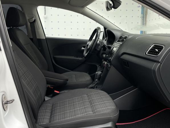 Volkswagen Polo V Рестайлинг с пробегом 2018 года, цена 1 320 000 рублей, 141146 км, седан, Автокод Объявления