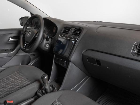 Volkswagen Polo V Рестайлинг с пробегом 2015 года, цена 920 000 рублей, 124215 км, седан, Автокод Объявления