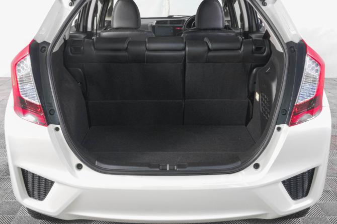 Honda Fit III с пробегом 2016 года, цена 1 199 000 рублей, 84000 км, хэтчбек, Автокод Объявления