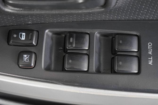 Toyota Ist I с пробегом 2003 года, цена 529 000 рублей, 228600 км, хэтчбек, Автокод Объявления