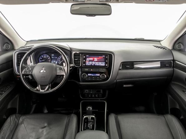 Mitsubishi Outlander III Рестайлинг 2 с пробегом 2017 года, цена 2 100 000 рублей, 113346 км, внедорожник, Автокод Объявления