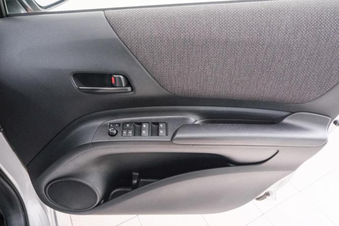 Toyota Sienta II Рестайлинг с пробегом 2019 года, цена 1 329 000 рублей, 109605 км, компактвэн, Автокод Объявления
