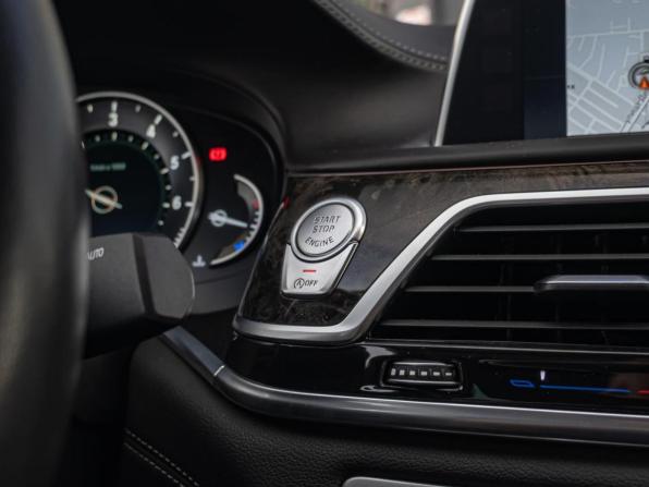 BMW 7 серии VI (G11/G12) с пробегом 2018 года, цена 5 690 000 рублей, 28568 км, седан, Автокод Объявления