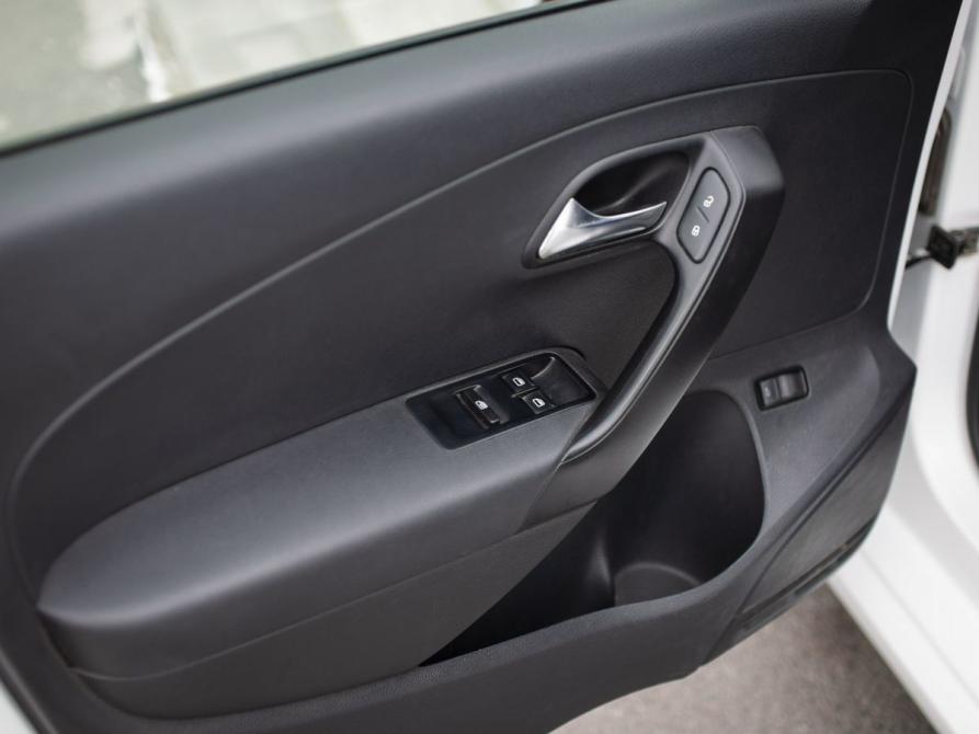 Volkswagen Polo V Курган  - изображение 21