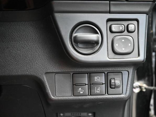 Toyota Corolla XI (E160 E170) Рестайлинг 2 с пробегом 2017 года, цена 1 355 000 рублей, 162779 км, универсал, Автокод Объявления