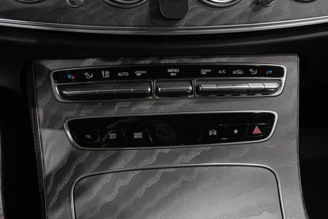 Mercedes-Benz E-Класс V (W213 S213 C238) Рестайлинг с пробегом 2022 года, цена 6 309 000 рублей, 65000 км, седан, Автокод Объявления