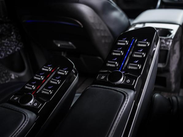 Kia Carnival IV Рестайлинг с пробегом 2024 года, цена 11 300 000 рублей, 26571 км, минивэн, Автокод Объявления