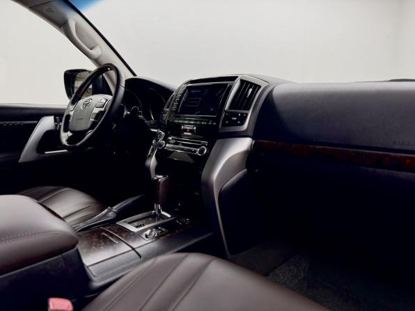 Toyota Land Cruiser 200 Series Рестайлинг 1 с пробегом 2015 года, цена 3 740 000 рублей, 259285 км, внедорожник, Автокод Объявления