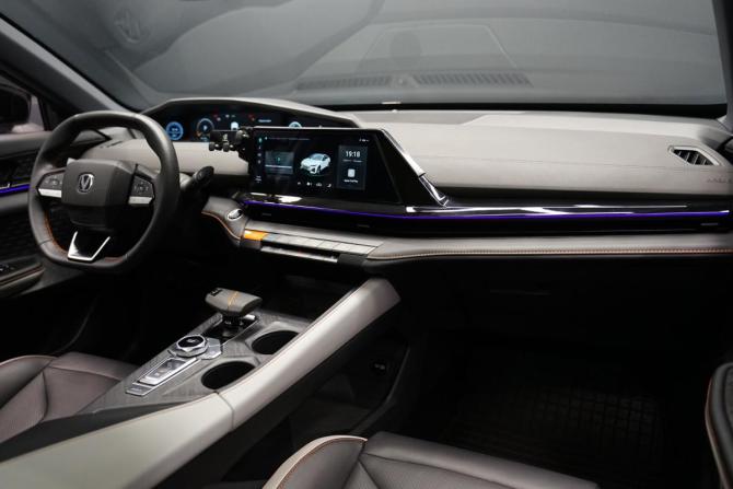 Changan UNI-V I с пробегом 2024 года, цена 2 470 000 рублей, 31000 км, лифтбек, Автокод Объявления
