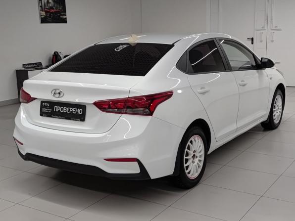 Hyundai Solaris II с пробегом 2018 года, цена 870 000 рублей, 237407 км, седан, Автокод Объявления