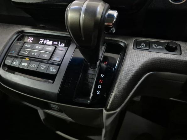 Honda Stepwgn V с пробегом 2015 года, цена 1 560 000 рублей, 154637 км, минивэн, Автокод Объявления