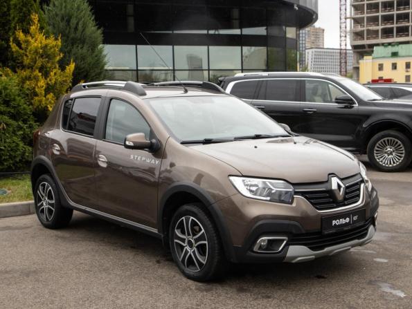Renault Sandero II Рестайлинг с пробегом 2019 года, цена 1 028 000 рублей, 123395 км, хэтчбек, Автокод Объявления