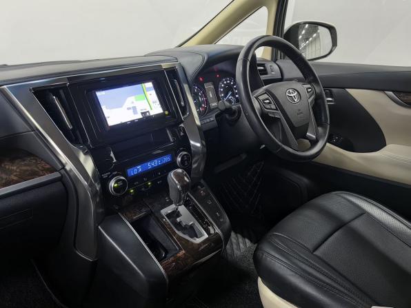 Toyota Vellfire II Рестайлинг с пробегом 2018 года, цена 4 300 000 рублей, 130900 км, минивэн, Автокод Объявления