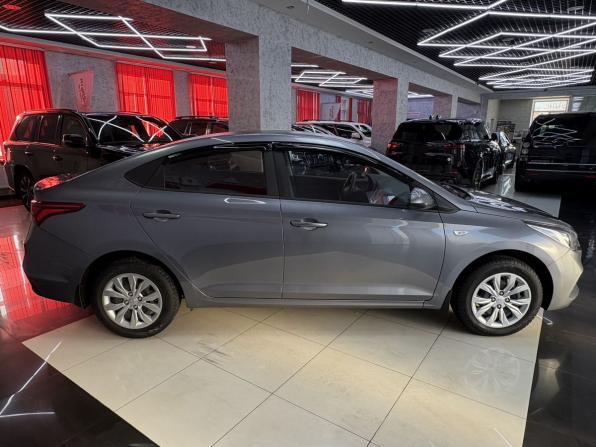 Hyundai Solaris II с пробегом 2018 года, цена 1 365 000 рублей, 42193 км, седан, Автокод Объявления