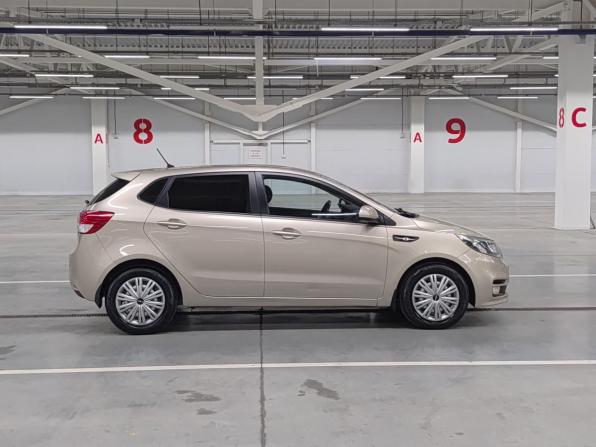 Kia Rio III Рестайлинг с пробегом 2015 года, цена 899 000 рублей, 63549 км, хэтчбек, Автокод Объявления